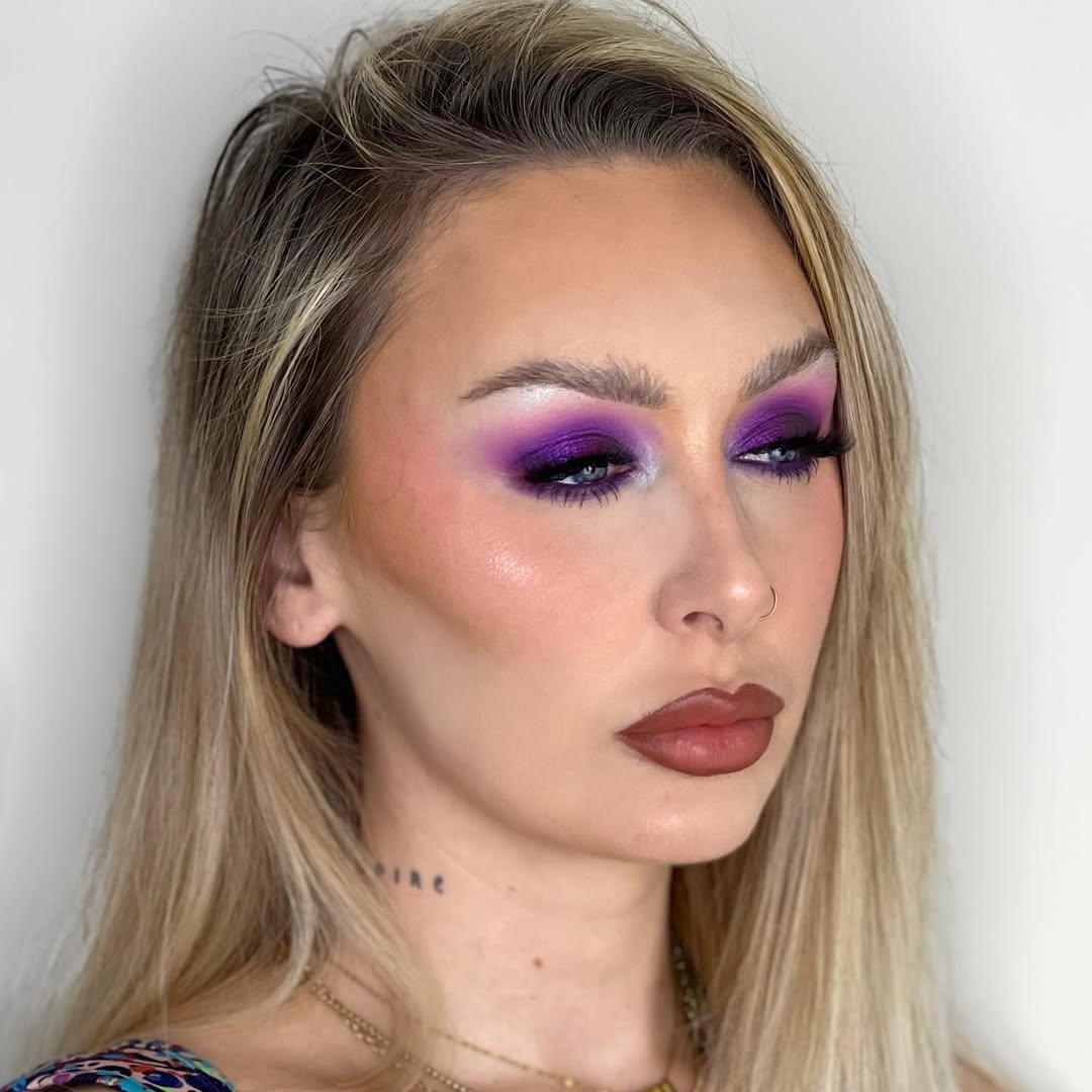 These new @kaima_cosmetics metallic duo chrome shadows are insane ! Swipe to see the shift   you can use code BECKI10 for money off  •Scroll for my discount codes  ______________ꫀꪗꫀડ - ᥇𝕣ꪮ᭙ડ•@plouise_makeup_academ.jpg